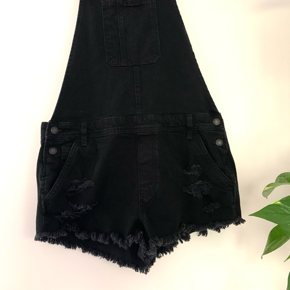 Black Overall Shorts - Picture 4 of 6